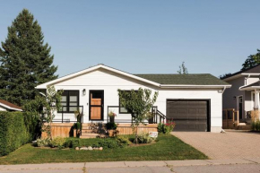The Old Homestead - Gorgeous backyard right in The Heart of Picton